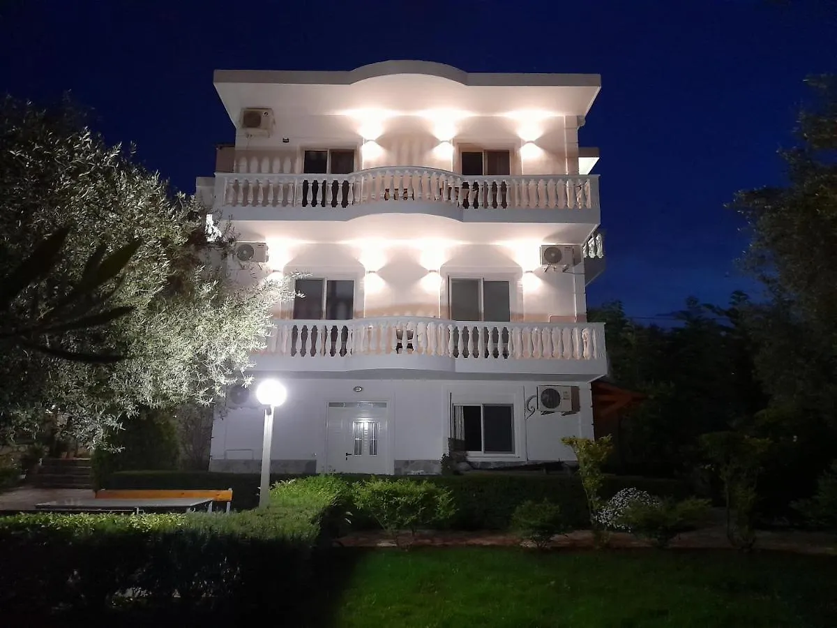 Hotel Villa Ambra Ksamil 3*,